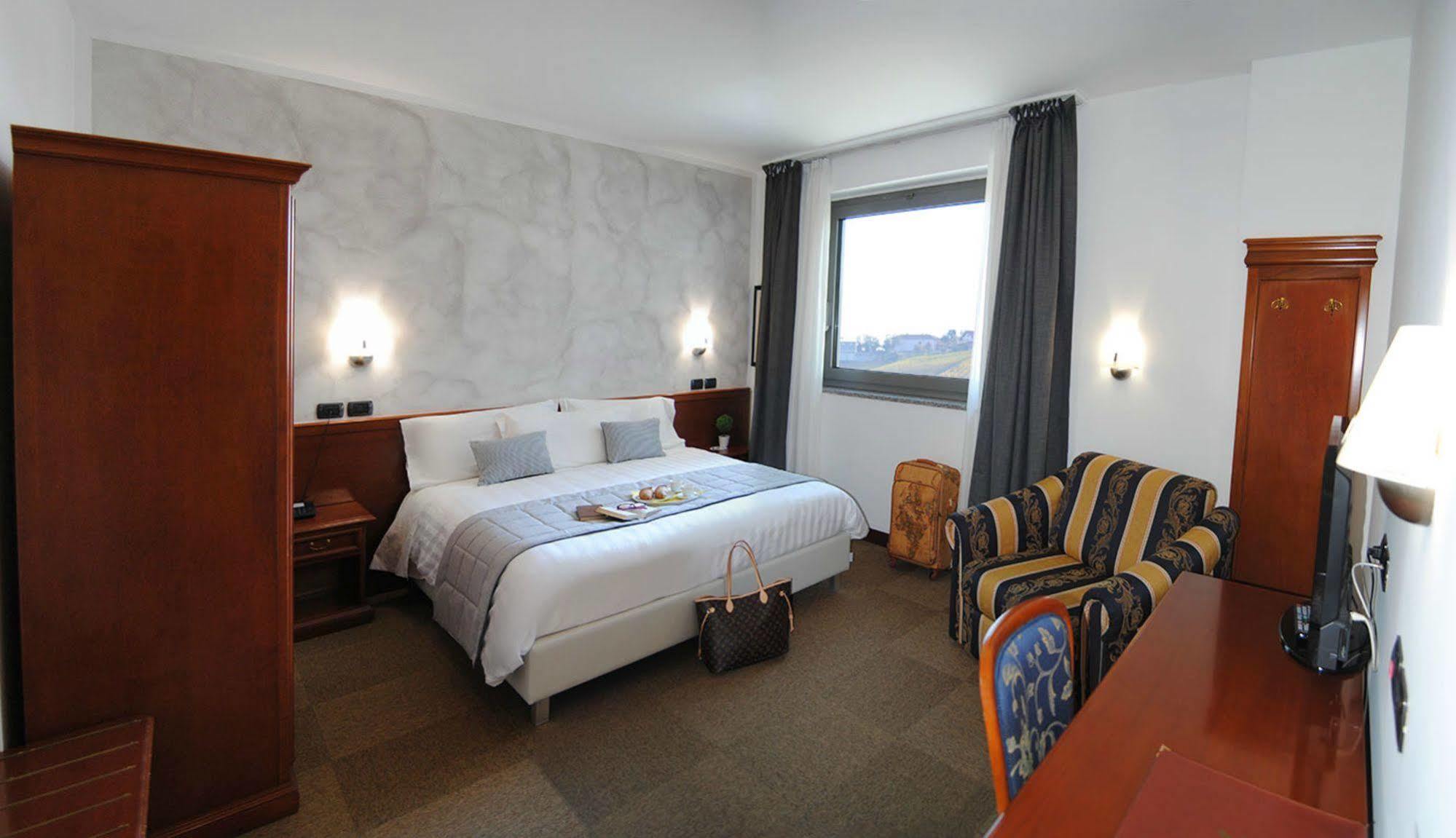 Hotel Medea (Adults Only) 阿尔巴 外观 照片